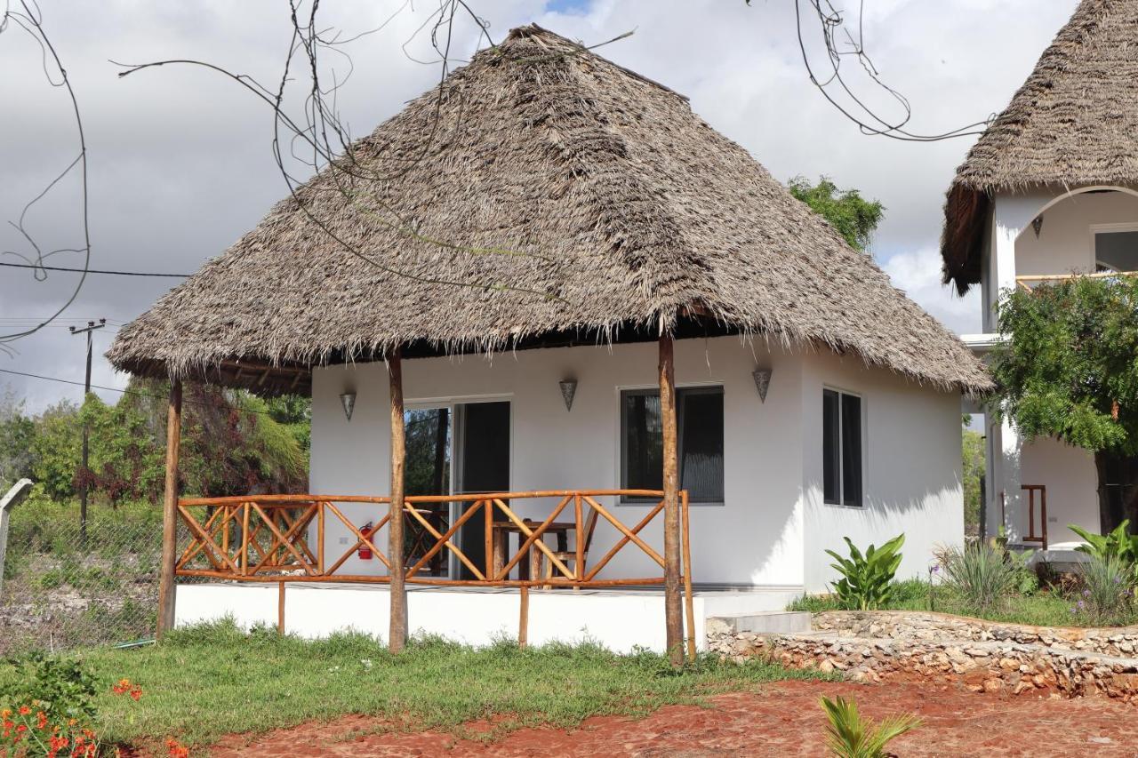 Holiday Time Bungalows Zanzibar マテムウェ エクステリア 写真