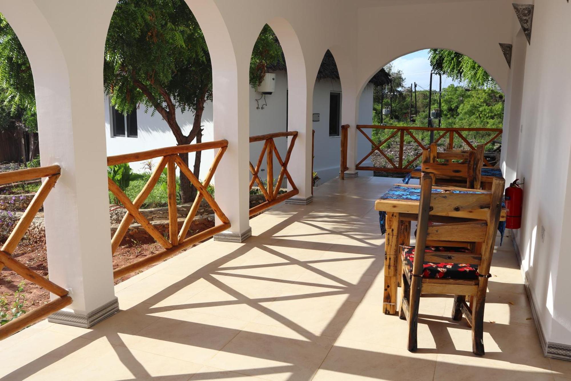 Holiday Time Bungalows Zanzibar マテムウェ エクステリア 写真