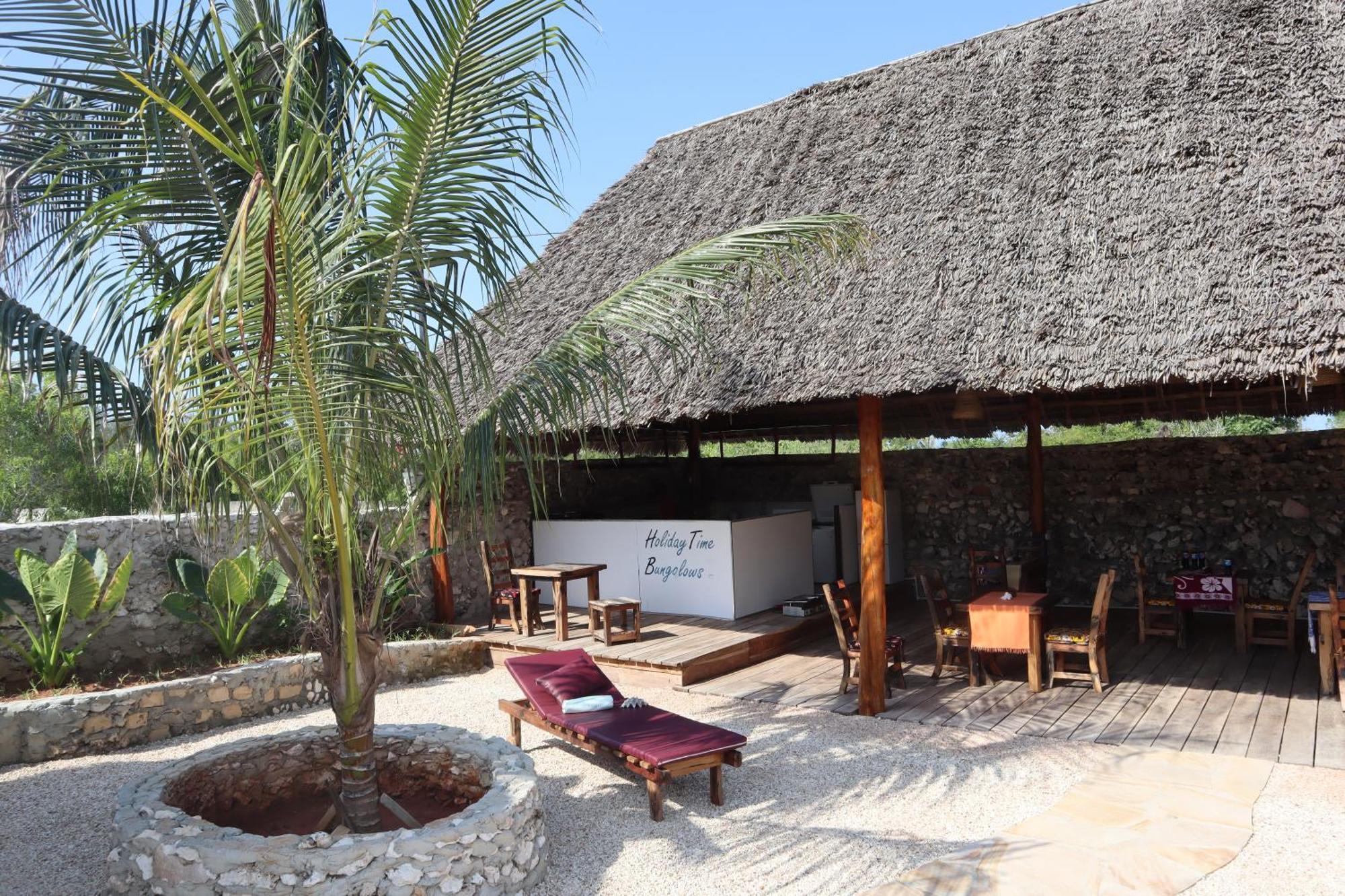Holiday Time Bungalows Zanzibar マテムウェ エクステリア 写真